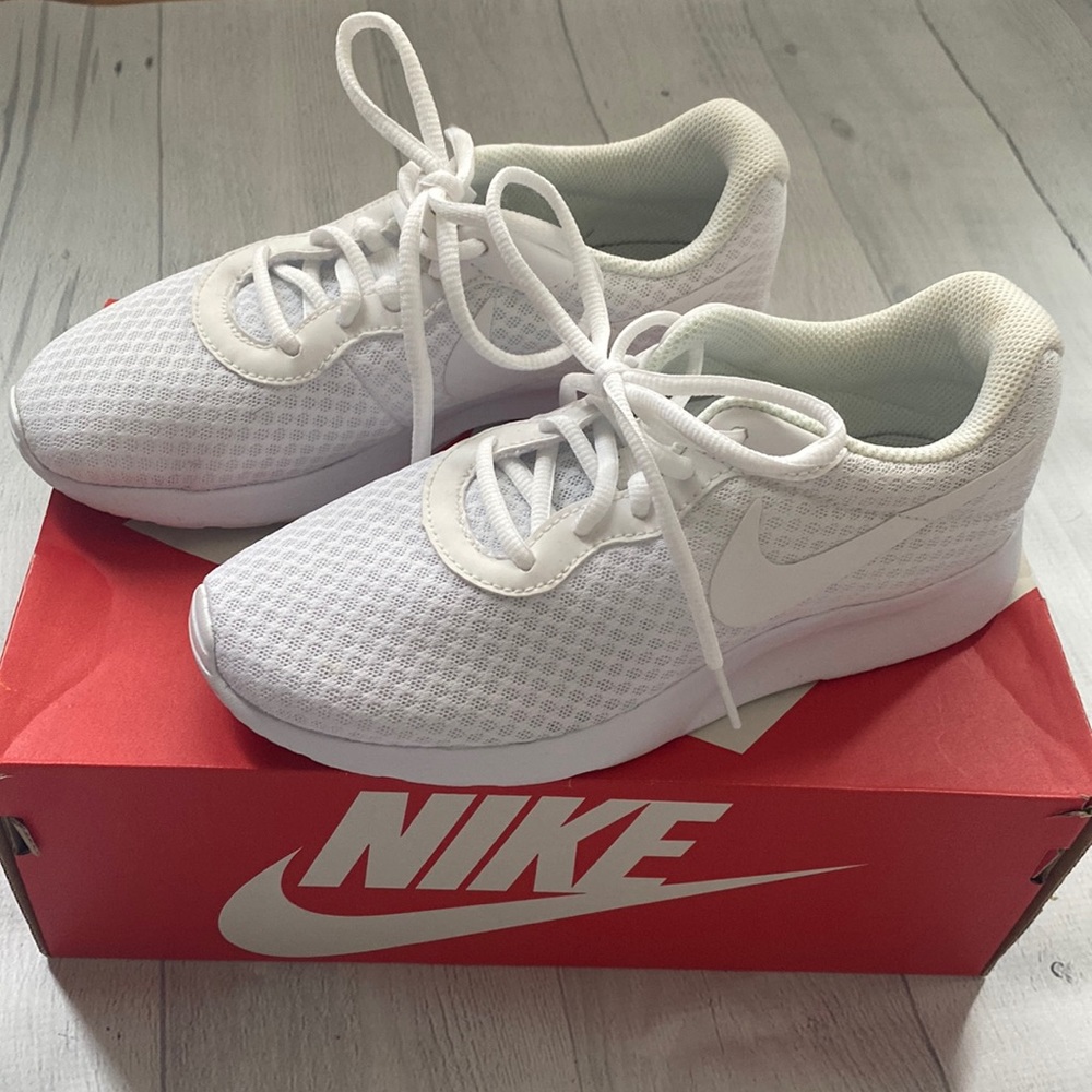 NIKE - Women’s Tanjun